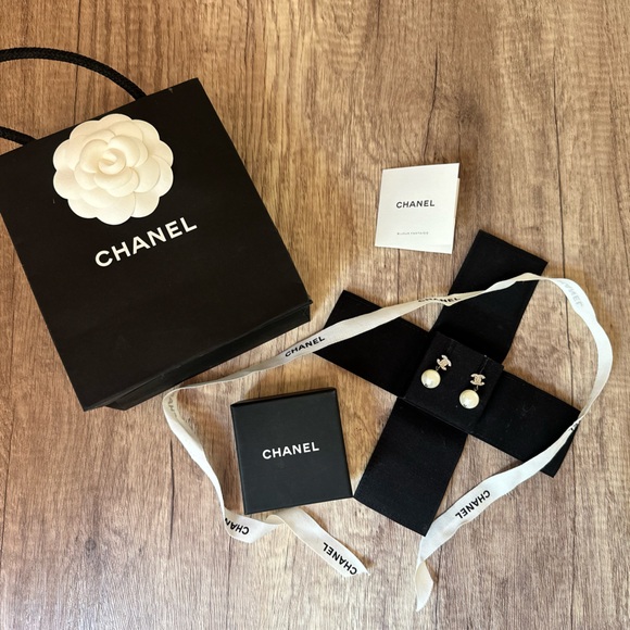 CHANEL Silver and White Pearl Earrings - Picture 1 of 5